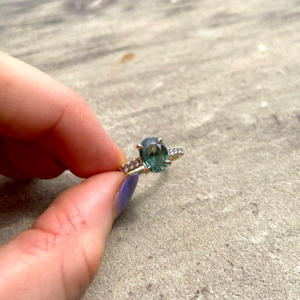 Green Sapphire Diamond Ring - Picture 3 of 8